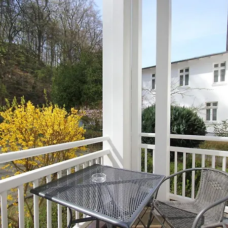 Villa Strandeck FeWo2 - strandnah, Meerblick, Balkon Lägenhet Binz